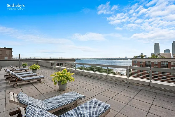 Sold by Sotheby's International Realty | media 30