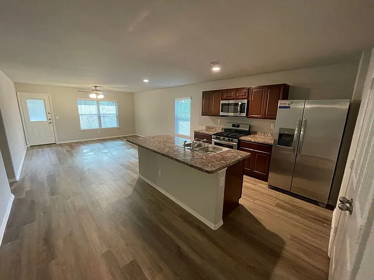 731 Long Cedar Dr — Photo 5