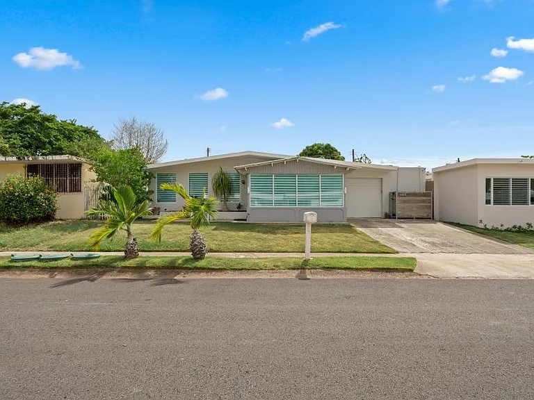 Calle Padua 262 Urb College Park — Photo 1