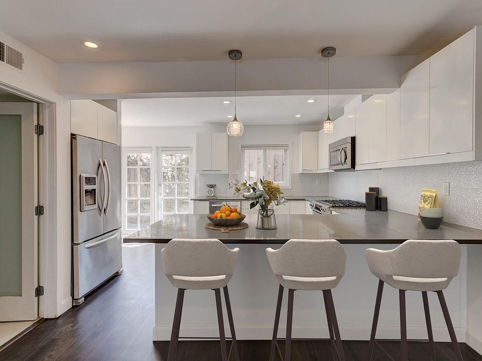 1st image of 626 Wilcox Ave #626