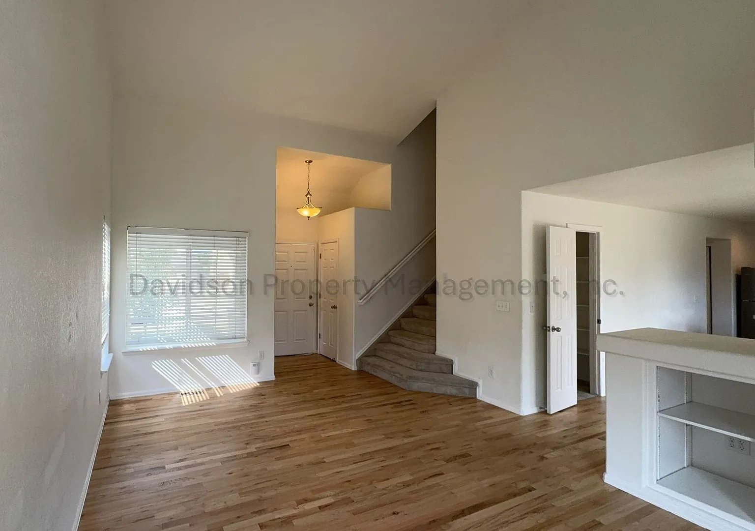 Charming 3 Bedroom House in Stetson Hills — Photo 4