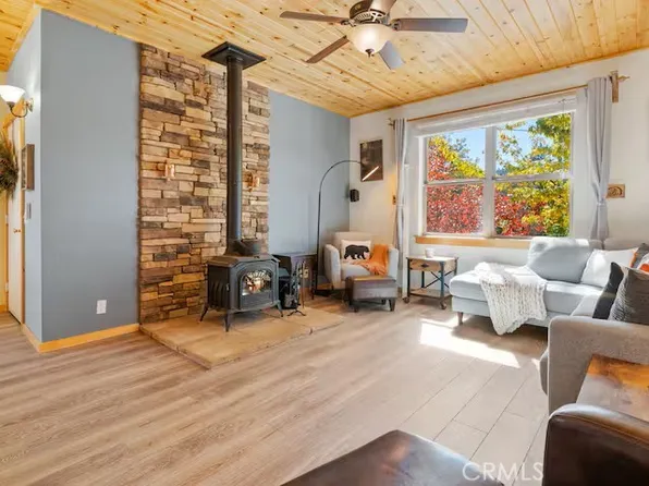 40272 Mahanoy Ln, Big Bear Lake, CA 92315