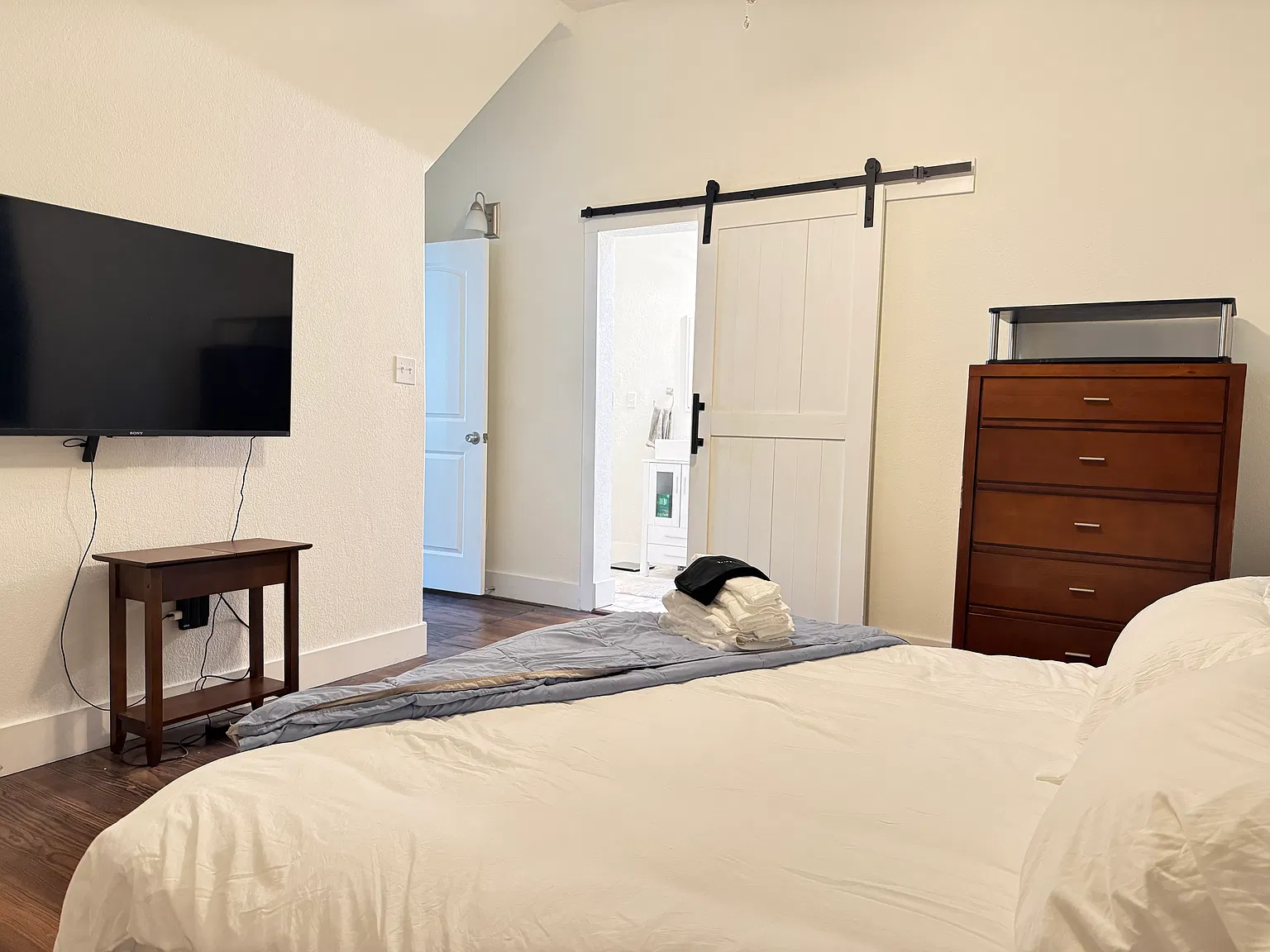4 bed, 2924 sqft, $1,700 — Photo 2