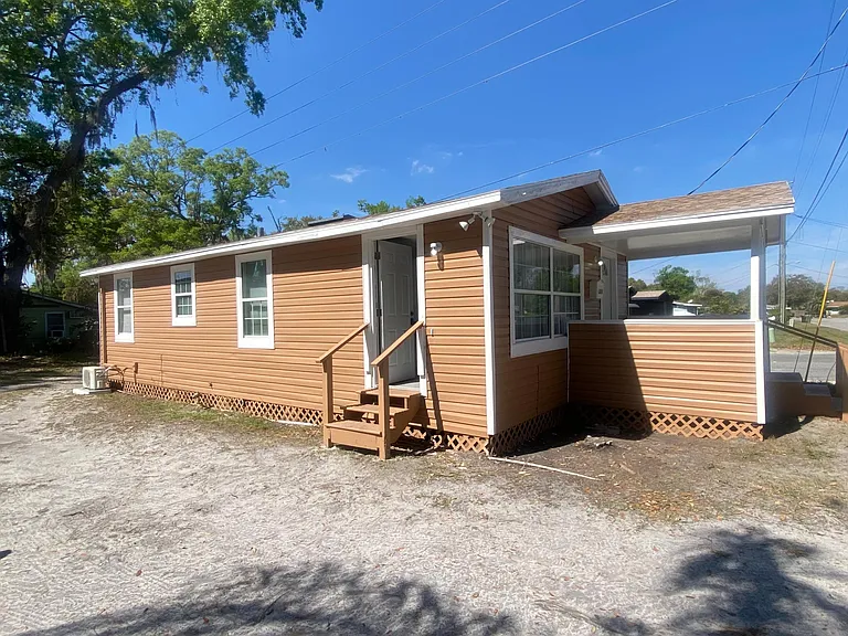 1810 Brack St — Photo 2