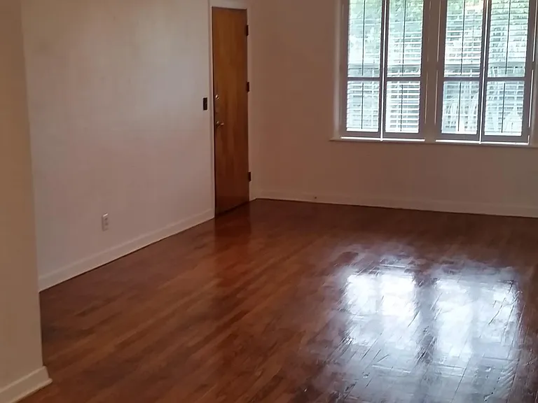 512 Phoenix Ave #4 — Photo 3
