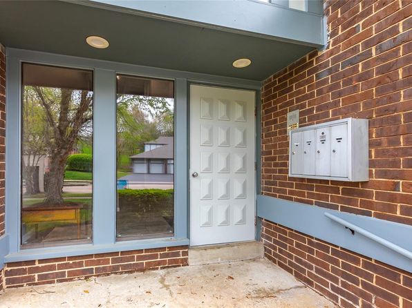 13173 Royal Pines Dr #4, Maryland Heights, MO 63043