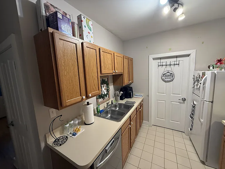 105 E 11th St #109 — Photo 21