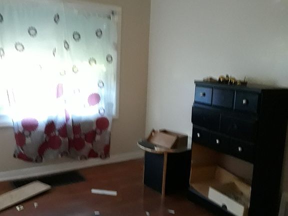 3rd image of 1533 E 76th Pl SE