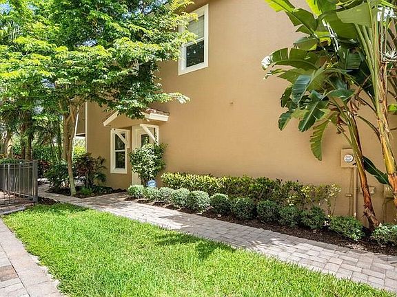 3rd image of 4779 Cadiz Cir