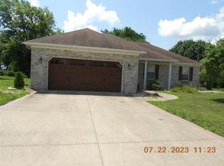 9462 Victorian Ln, Breese, IL 62230