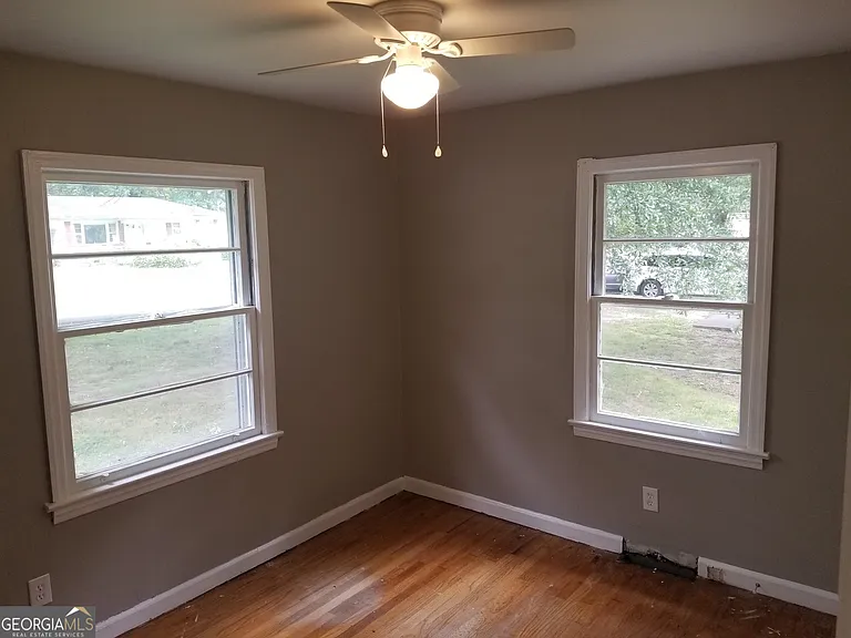 16 Rooney Rd SW — Photo 5