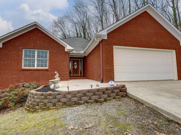 2811 Willow Beach Rd, Guntersville, AL 35976