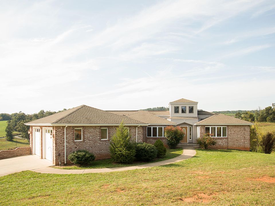 1st image of 215 Dominique Ln