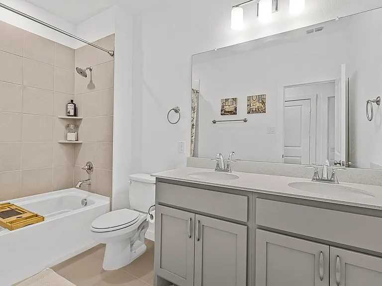 Full bathroom - second floor