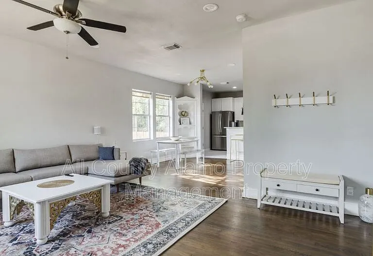 1031 W Gramercy Pl — Photo 11