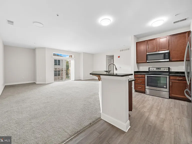 3000 Fountainview Cir #301 — Photo 7