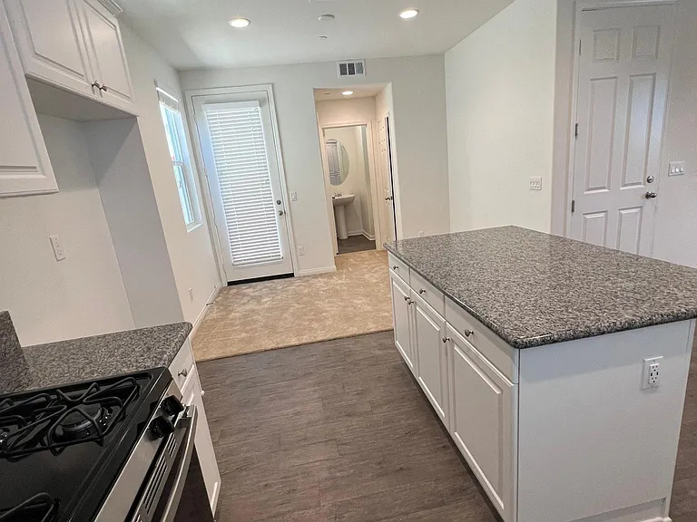 7528 Meridian St — Photo 11