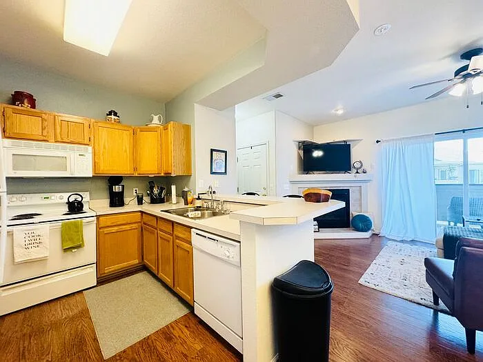 4545 Wheaton Dr #H320 — Photo 6