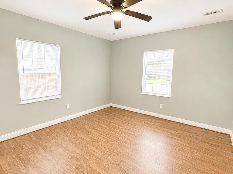 1103 Colonial Ave — Photo 11
