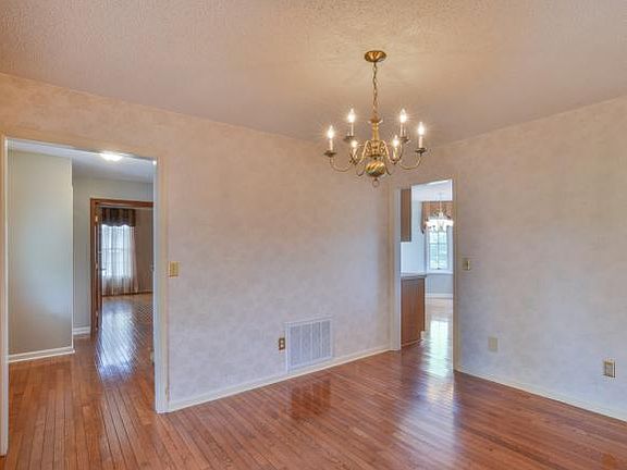 5th image of 218 Bart Green Dr