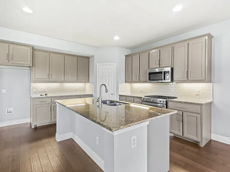4424 Overbrook Dr — Photo 2