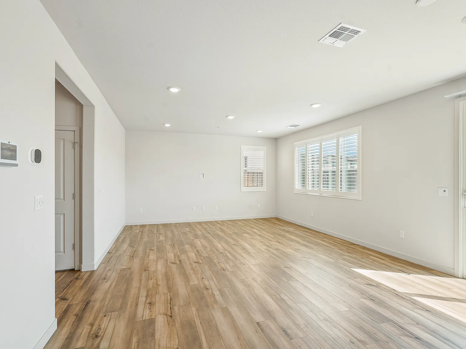 4 bed, 2030 sqft, $3,800 — Photo 4