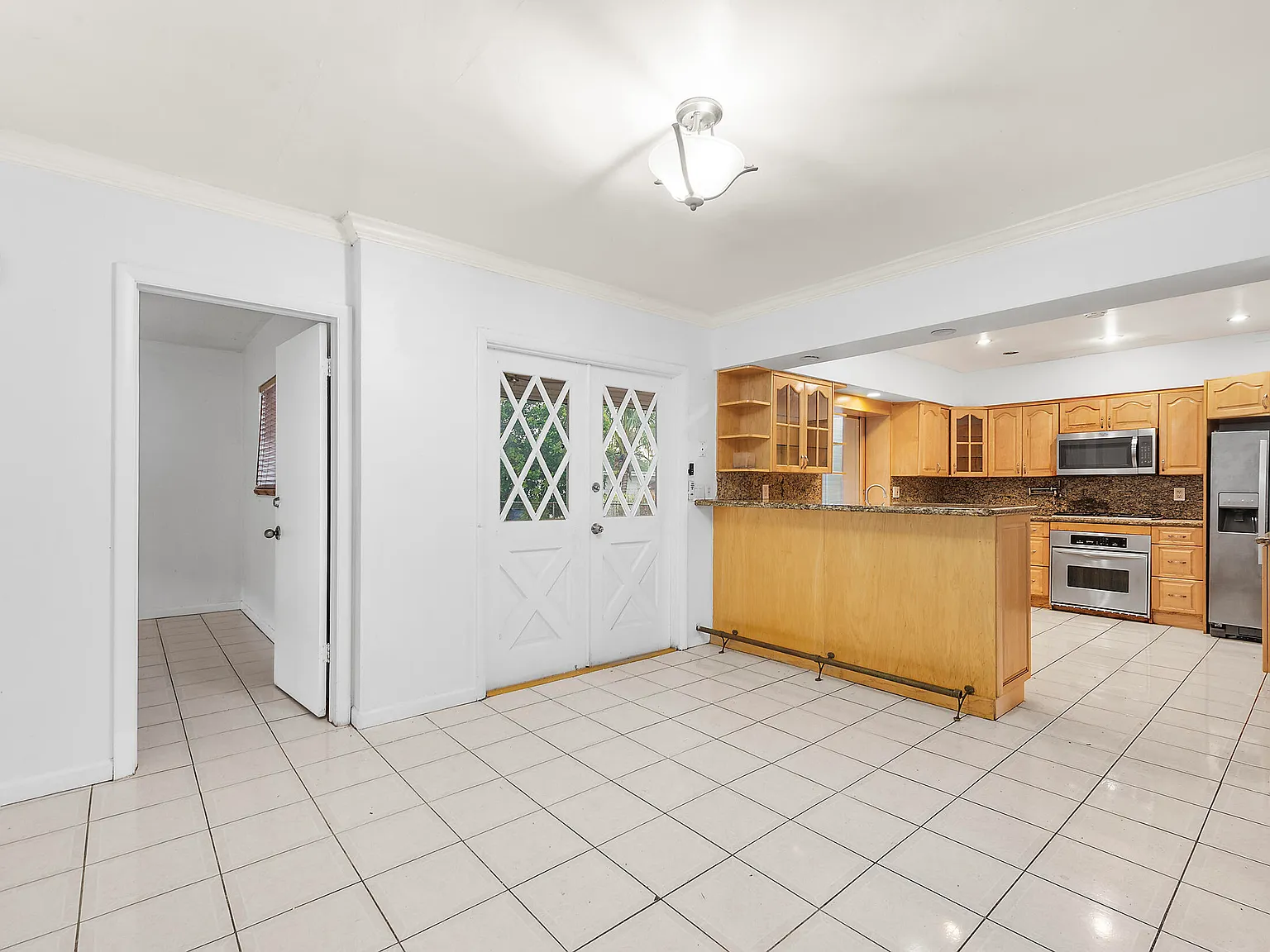 3 bed, 2.0 bath, 1344 sqft, $2,900 — Photo 4
