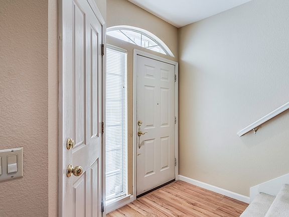 5th image of 1049 Bell St APT 12