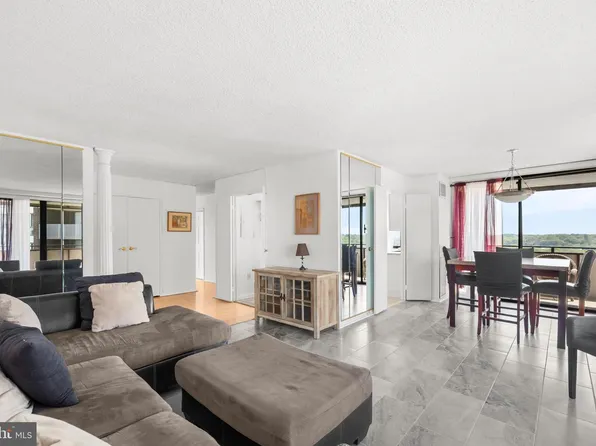 250 S Reynolds St APT 1003, Alexandria, VA 22304