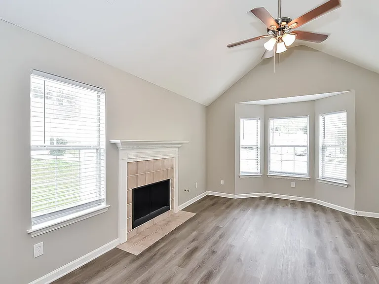 1376 Camrose Ct — Photo 4