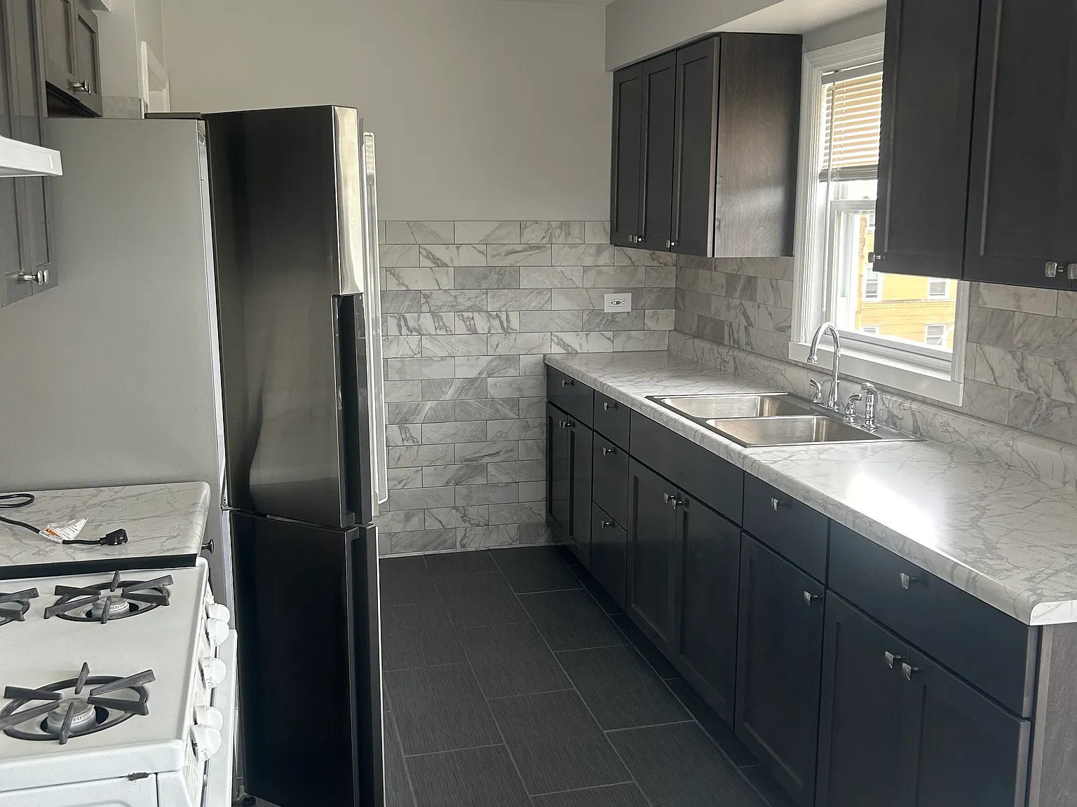 2 bed, 1300 sqft, $1,900 — Photo 3