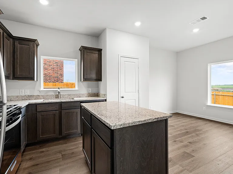 306 Patton Ln — Photo 6