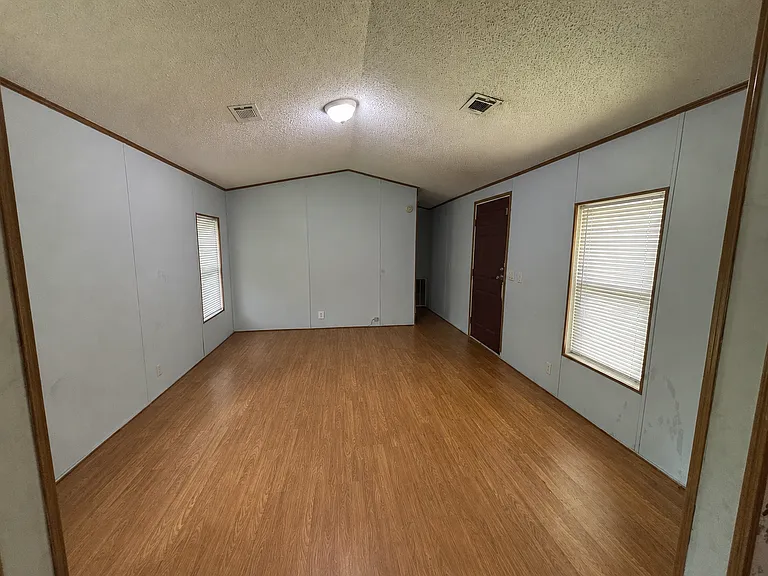 36239 Holiday Dr — Photo 2