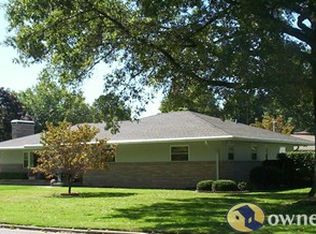 911 S Meadow Rd, Evansville, IN 47714