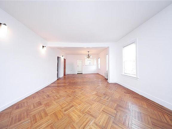 5th image of 1802 Stuart St