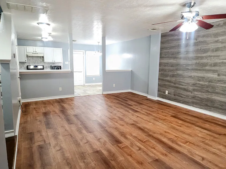 1013 Ruthven St — Photo 7