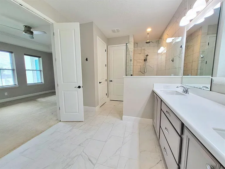 8521 Dubochet St — Photo 11