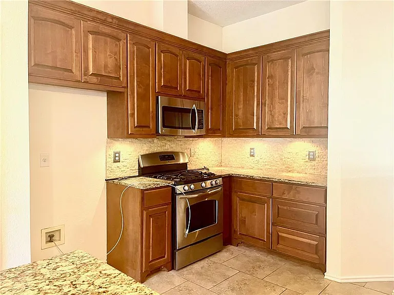16831 Bailey Jean Dr — Photo 16