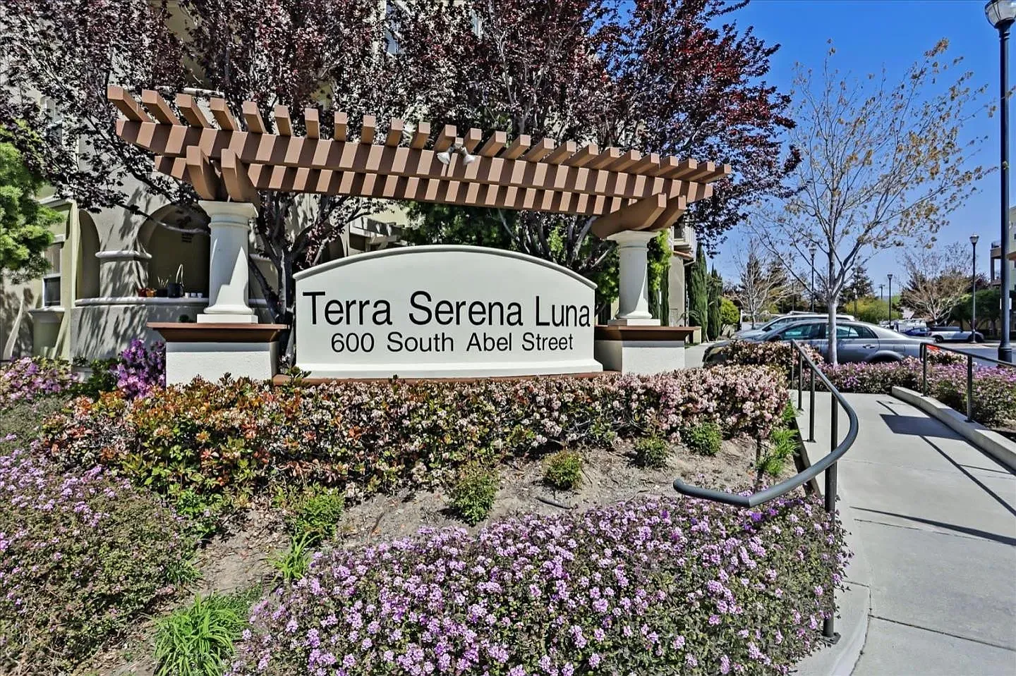 1 bed, 932 sqft, $3,200 — Photo 1