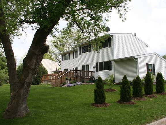 2nd image of 202 Parkview Ln