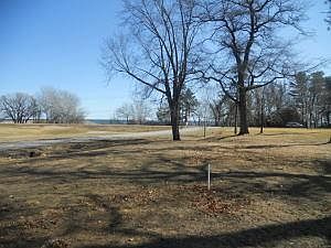 4th image of 697 Fairway Dr
