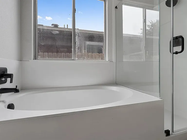 17129 Hamilton Point Cir — Photo 13