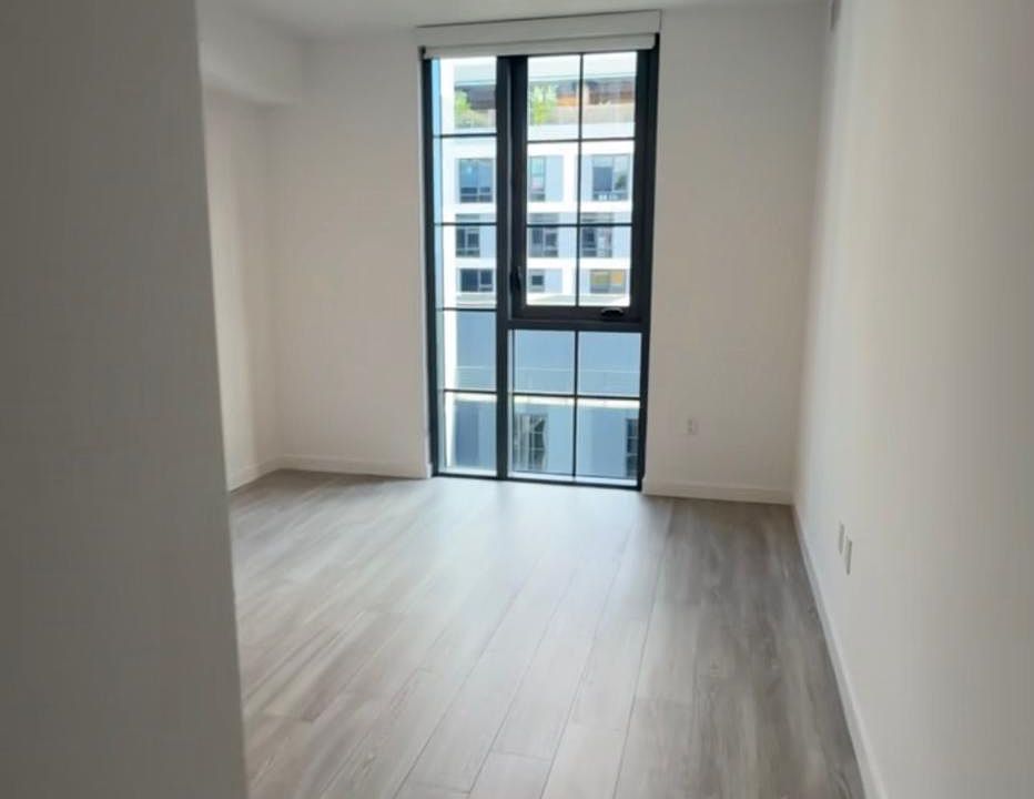 Building Photo 4