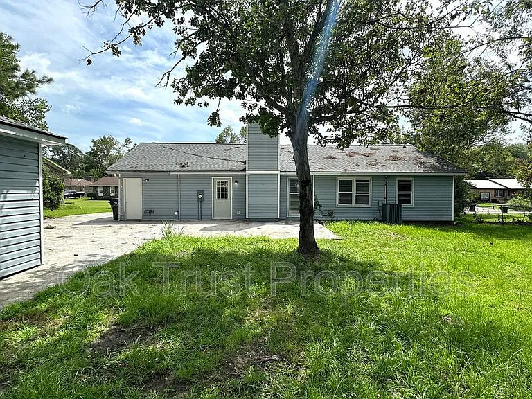 108 Columbia Dr — Photo 14