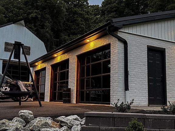 4th image of 2278 Snyder Rd