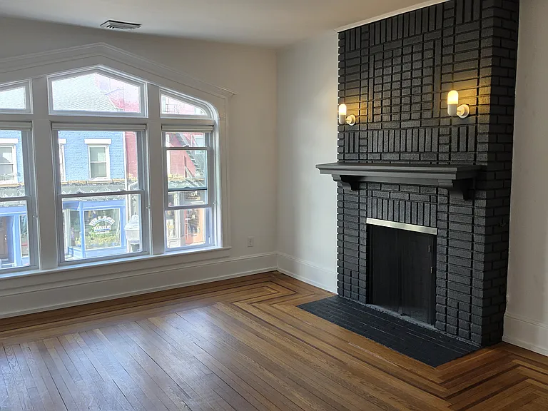 54 N Front St #A — Photo 10