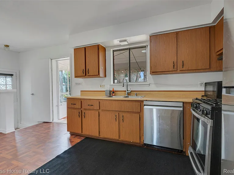 25217 Roan Ave — Photo 9