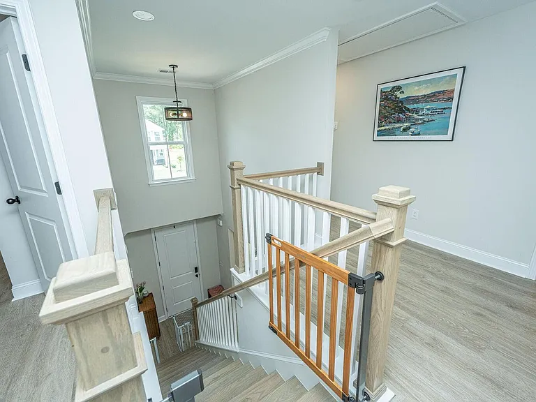 411 Grove End Rd — Photo 42