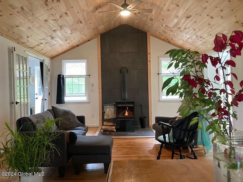 3rd image of 1136 Enid Road