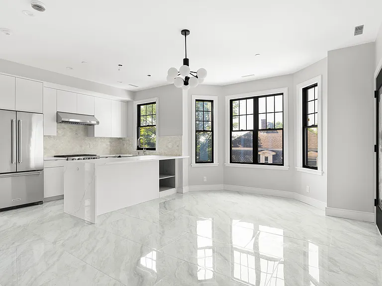 34 Pinckney St #1 — Photo 3